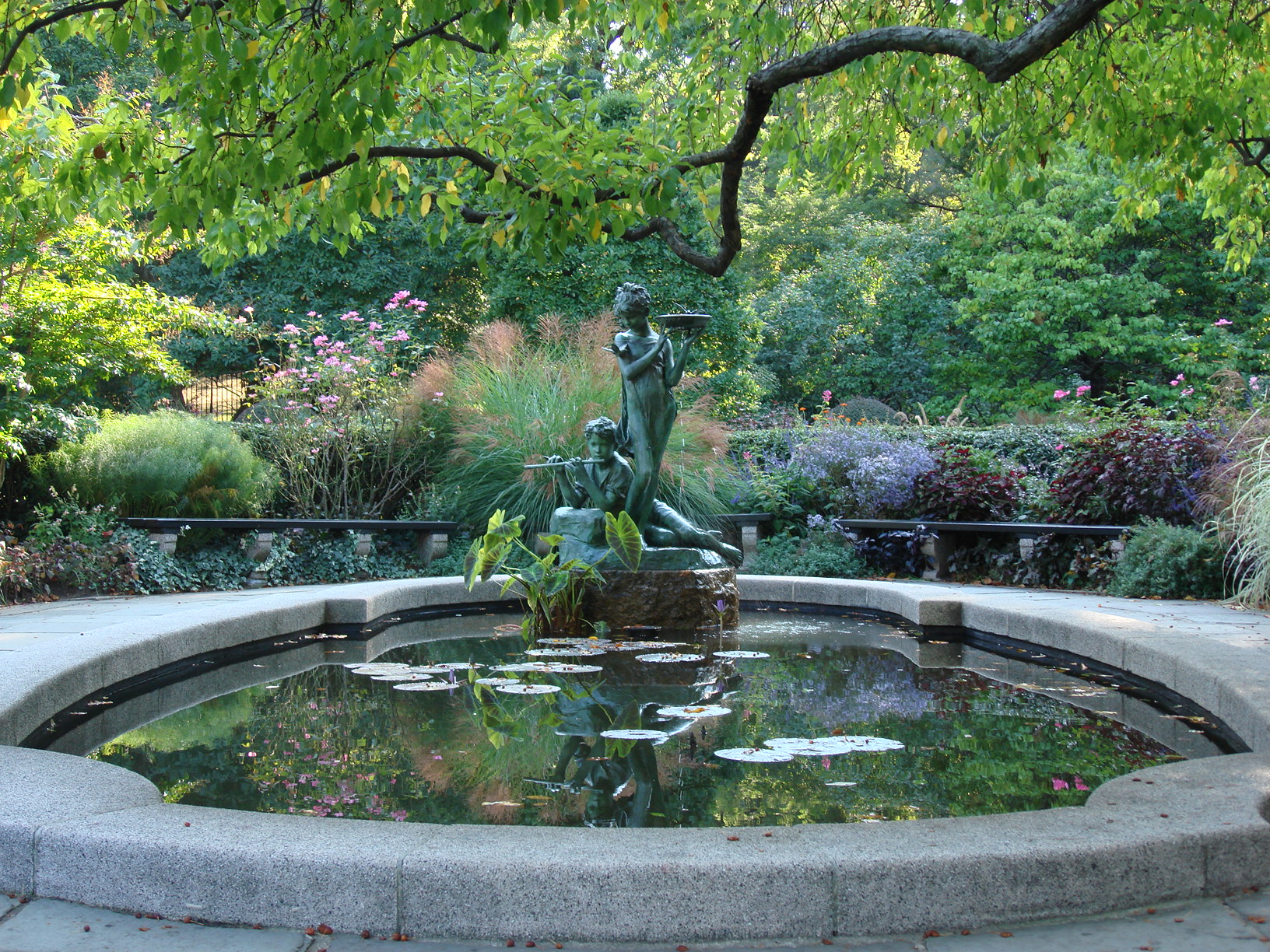conservatory-garden-fountain
